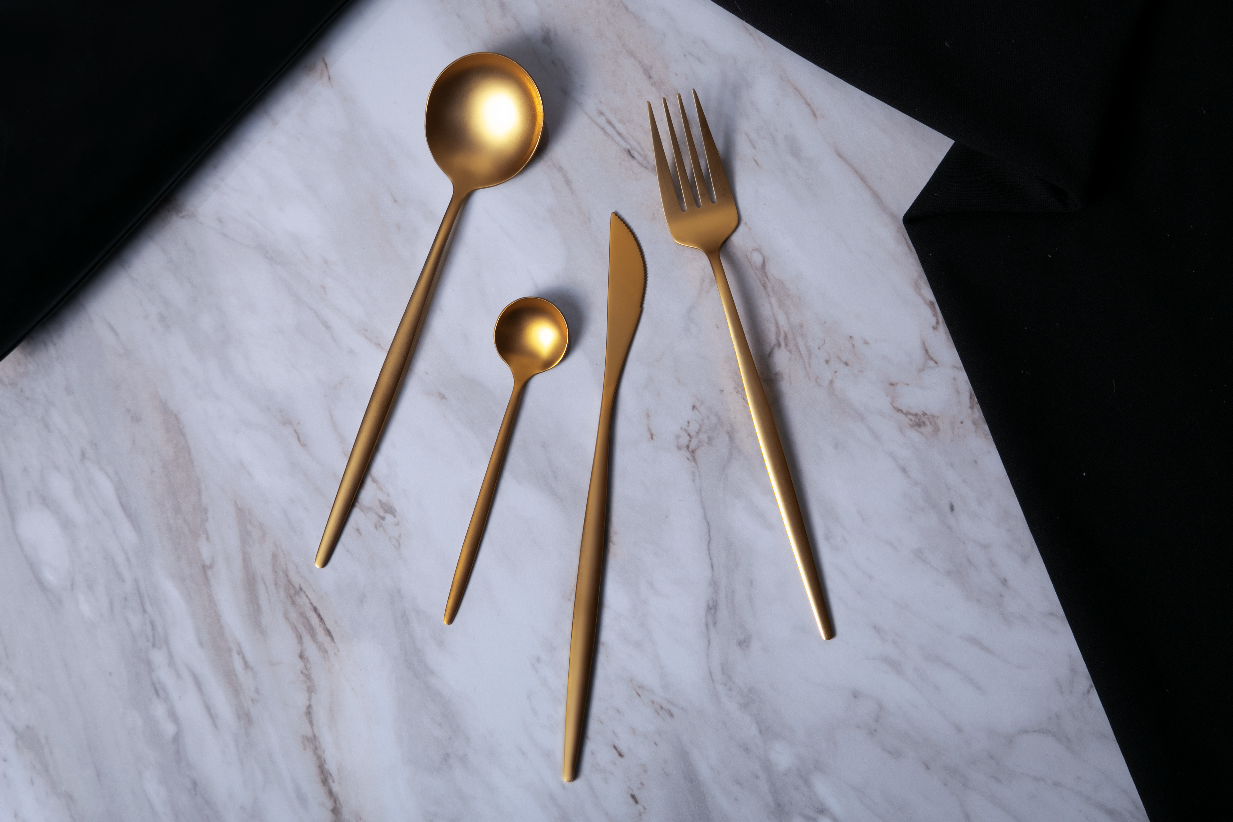 Set Cubiertos Lisboa Dorado 4 Pz