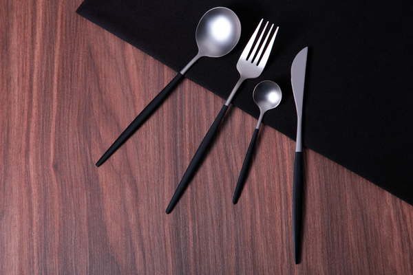 Set Cubiertos Lisboa Negro con Plata 4 Pz